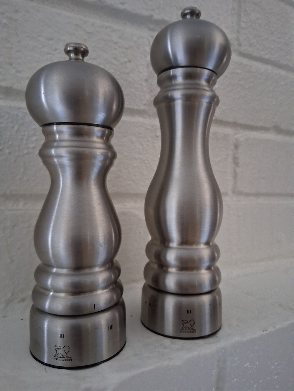 WILLIAMS SONOMA PEUGEOT Salt & Pepper  Mill Set with Adjustible Grind Settings